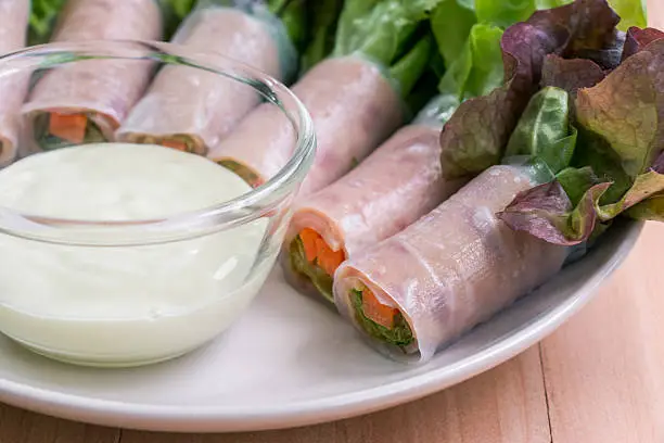 Este fresco y nutritivo arrollado de espinacas con jamón, es una de las claves de cualquier dieta cetogénica