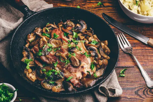 El salteado de brócoli, pollo y champiñones, marida, sabores y colores