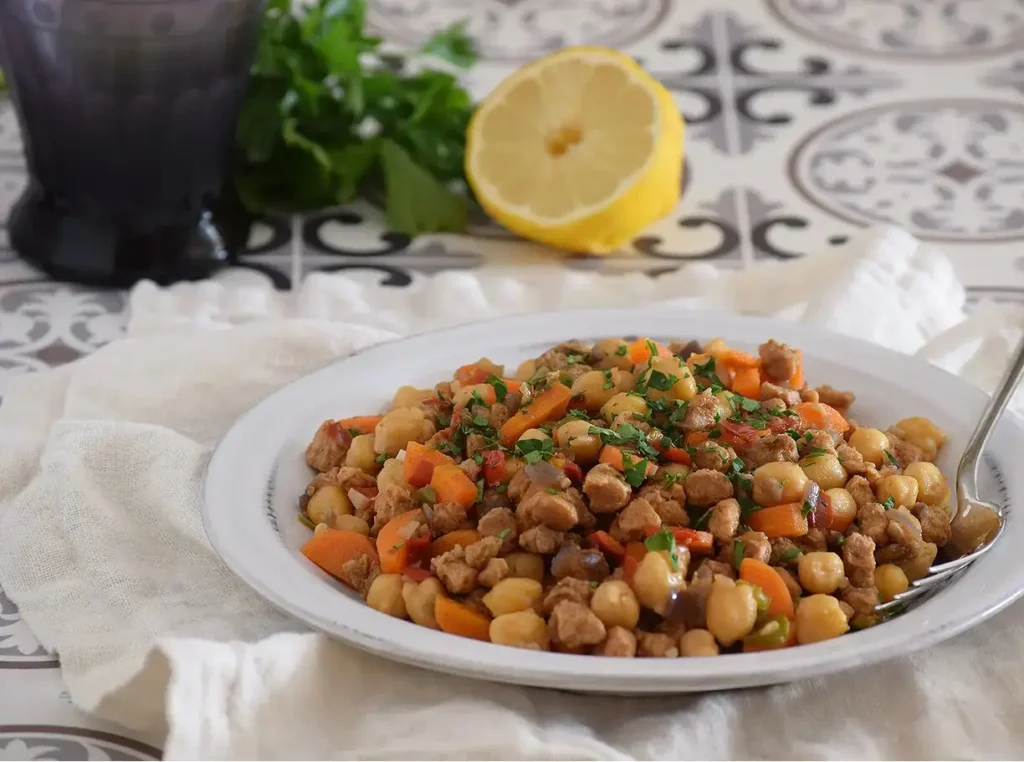 La soja texturizada con garbanzos y verduras es un exquisito plato vegano