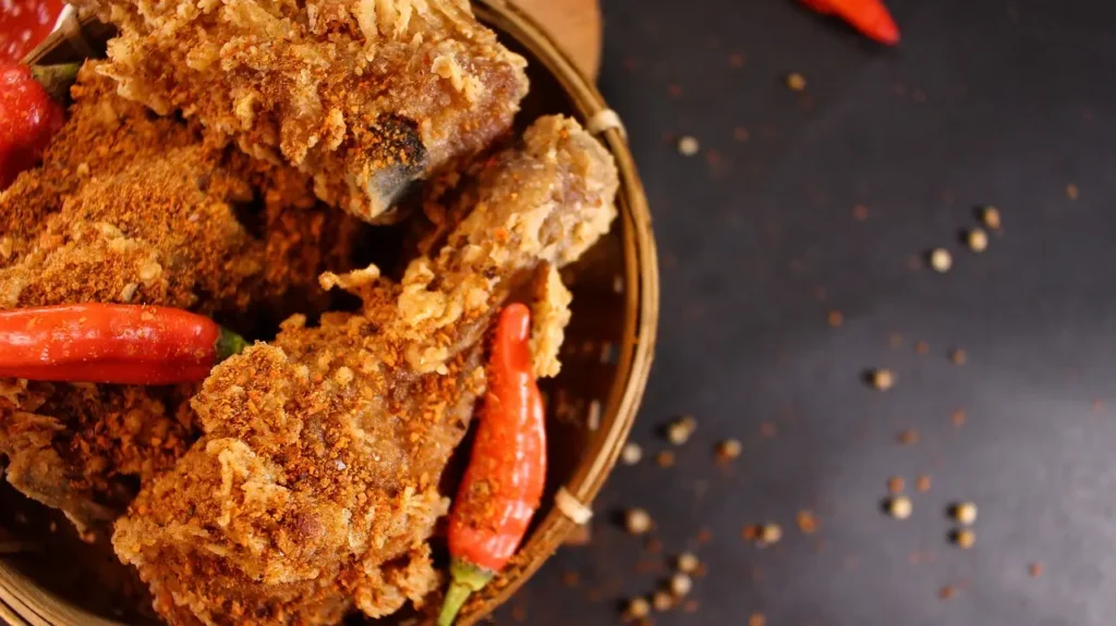 El pollo frito con arroz es una exquisita comida sin gluten