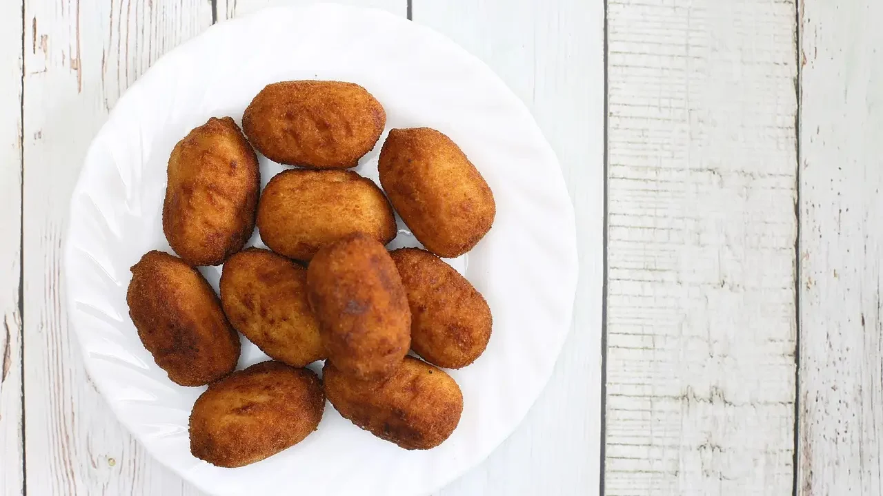Las croquetas de calabaza y pollo son la variante proteica de esta receta