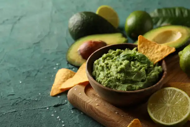 El guacamole es un delicioso aderezo para una gran variedad de platos