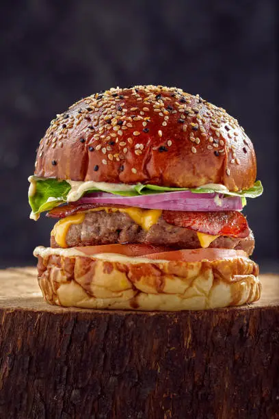 El pan integral para hamburguesas es una variante más saludable