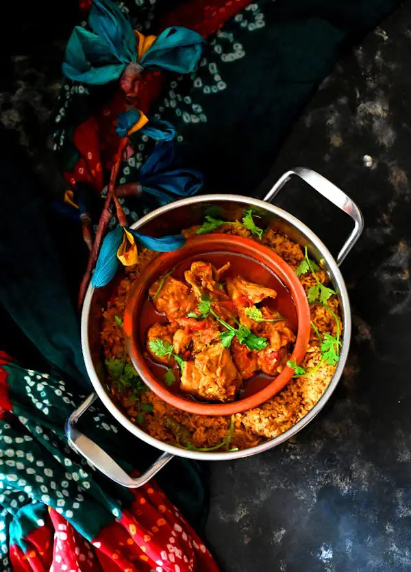 El pollo saludable a la olla es una forma creativa de sabor y salud