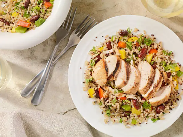 El arroz con pollo es exquisito y saludable