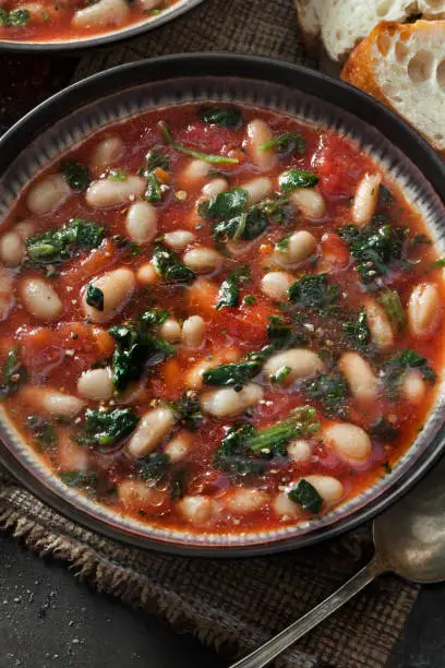 La sopa de frijol es exquisita y completa