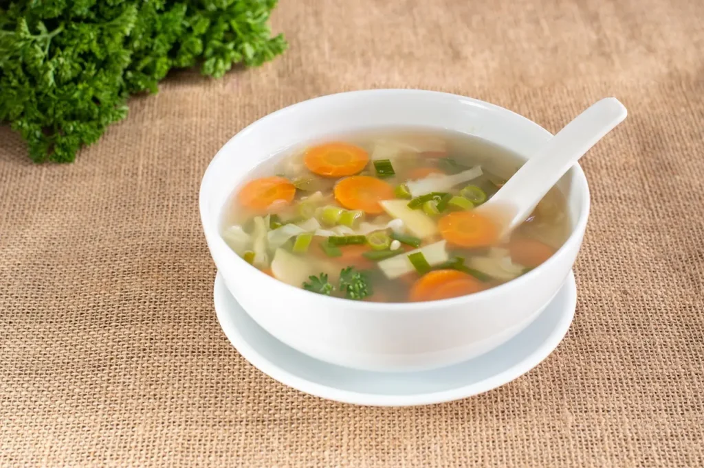 La sopa de verduras es una infaltable comida vegana