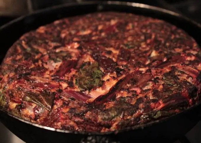 La tortilla de remolacha es novedosa y rica
